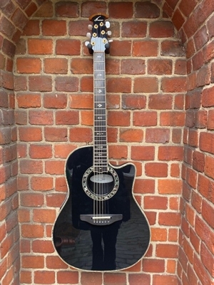 Ovation Custom Legend  (2002/3) with hard case